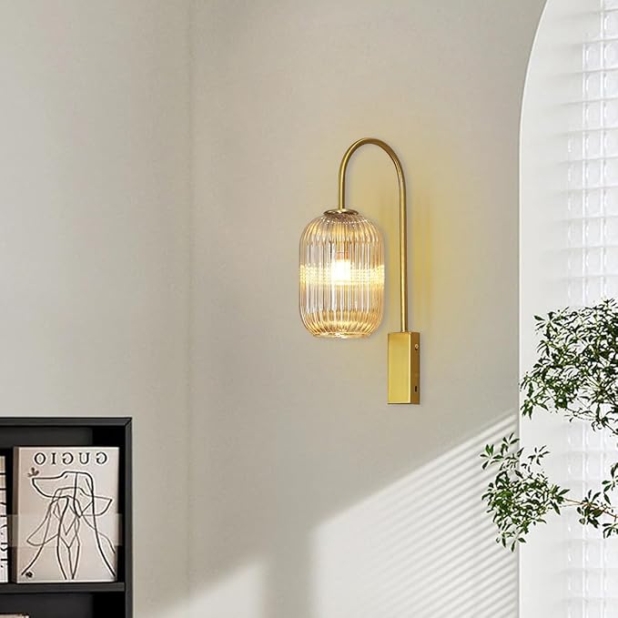 1-Light Bathroom Vanity Light fixtures Glass Globe Wall Sconce Lights Gold Wall Mount Light with Amber Glass Shade Mid Century Modern Wall Sconce for Over Mirror Bedroom Hallway